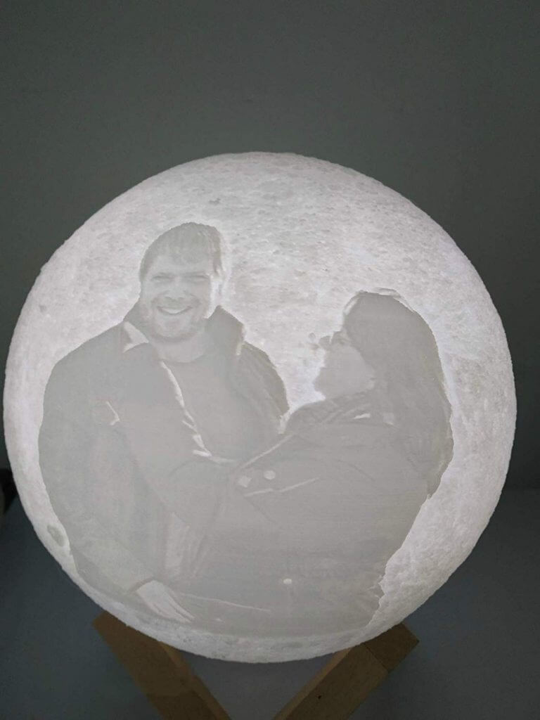 This Personalized 3D Printed Moon Lamp Can Engraved Picture of your Love ones