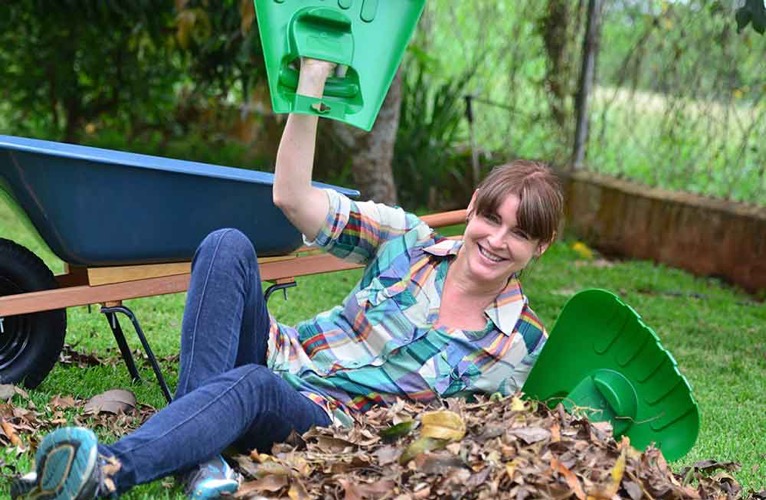  The Best Tools for Picking Up Leaves in Garden