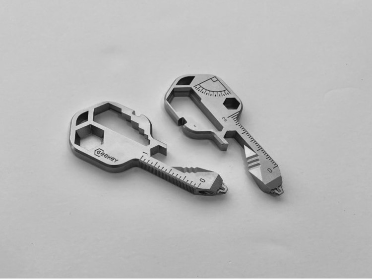 keychain tools gadgets